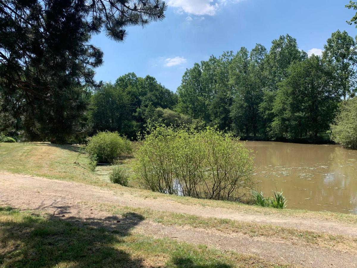 Готель L'Etang Des 7 Le Controis-en-Sologne Екстер'єр фото